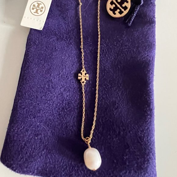 Tory Burch Gold Logo Cultured Pearl Short Necklace - Picture 6 of 9